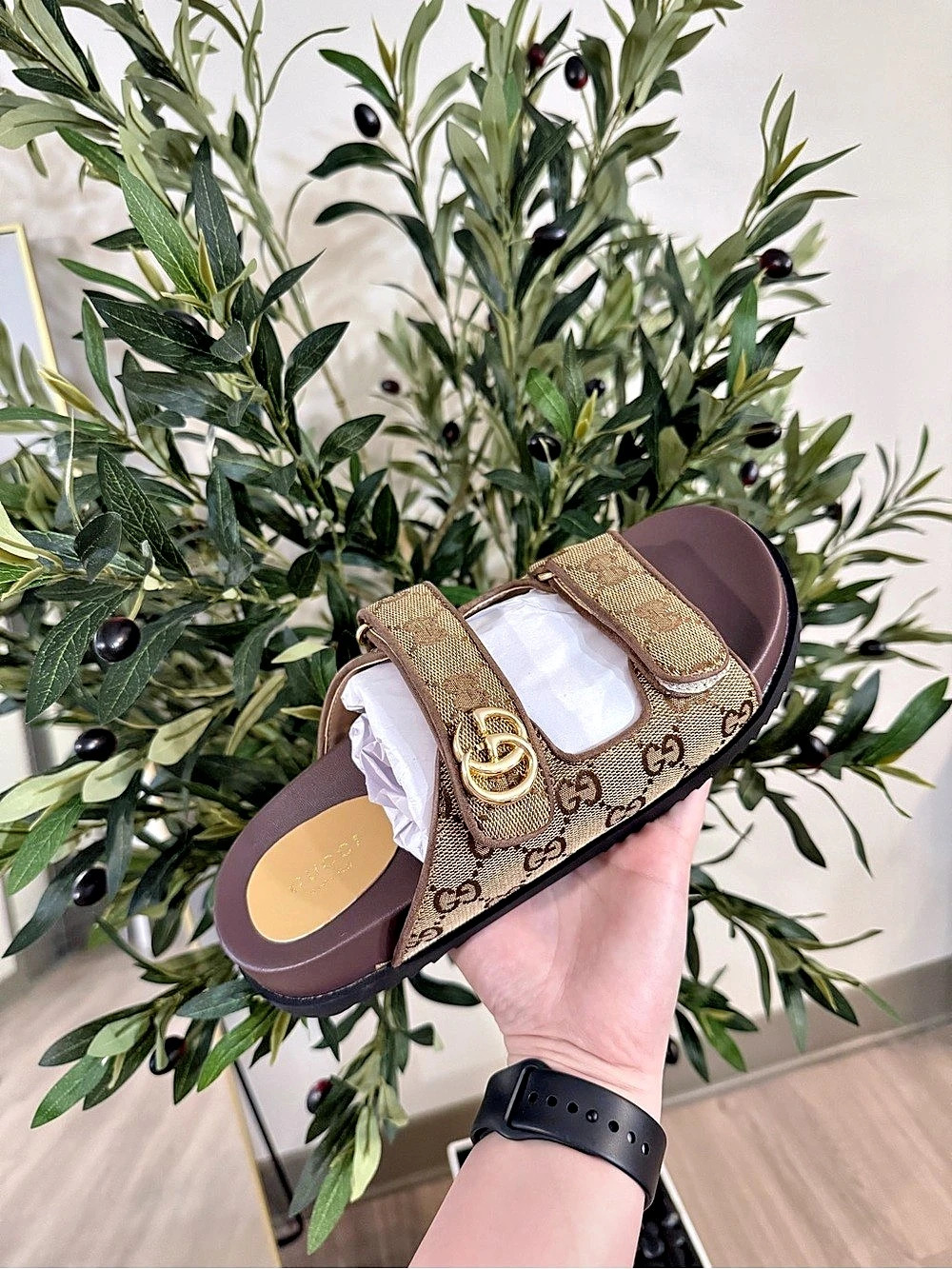 Gucci Women's sandal with Double G Brown & Gold